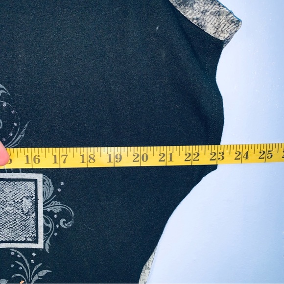 Hybrid Cross Animal Print Back Shirt - Picture 12 of 14